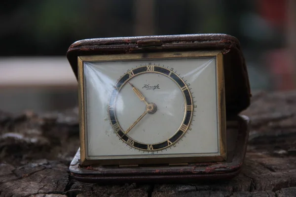 Horloge Table Ancienne Décorative — Photo