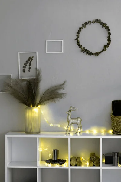 New Years interior with garland lights and a deer. — Stock Photo, Image