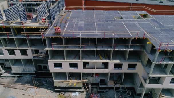 Építkezés Alatt Álló Épület Egy Építkezésen Megerősített Falak Betonozásra Előkészítve — Stock videók