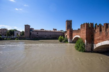 Scaliger Köprüsü 'ndeki Castel Vecchio Köprüsü.