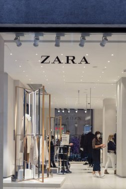 VERONA, ITALY, EPTEMBER, 26 Eylül 2020: Verona Center 'daki Zara mağazası