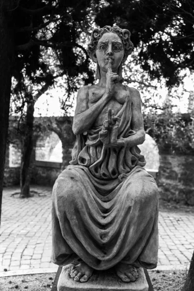 Brescia Italy Μαρτιοσ 2019 Άγαλμα Δάχτυλο Στο Στόμα Ησυχία — Φωτογραφία Αρχείου