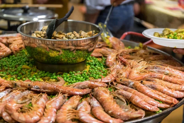 Plato Con Gambas Arroz Guisantes — Foto de Stock