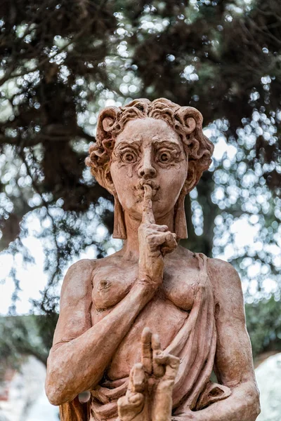 Brescia Italia Marzo 2019 Estatua Con Dedo Boca Silencio —  Fotos de Stock