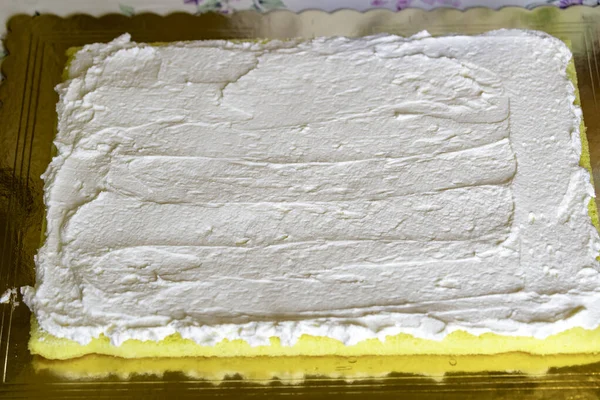 Przygotowanie Tortu Lub Tortu Urodzinowego Domu Tort Gotowy Dekoracji Finałowej — Zdjęcie stockowe