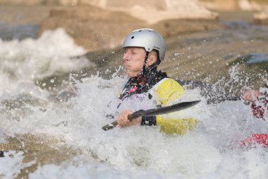 DOLCE, VERONA, 21 Ekim 2018: kalkış kano sporcuları, Adigemaraton