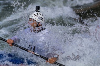 BORGHETTO, TRENTO, 21 Ekim 2018: Adigemaraton - Kano Kayak Rafting Maratonu