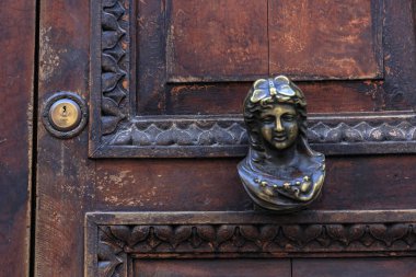 Antika ahşap kapı manzarası 