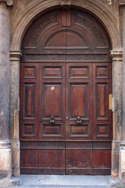 Antika ahşap kapı manzarası 