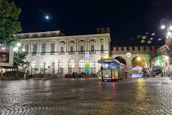 Verona Italie Août 2018 Train Touristique Pour Transformer Ville Place — Photo