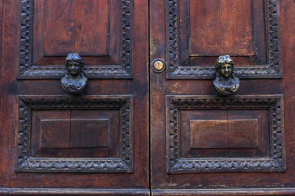 Antieke Houten Deuren Uitzicht — Stockfoto