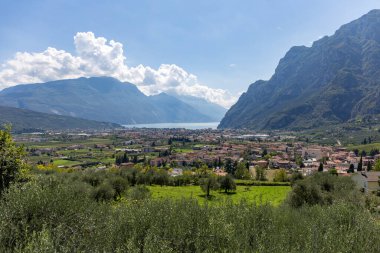 Riva del Garda ve Tenno 'nun genel görünümü