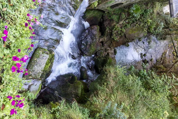 美しい滝の眺め — ストック写真
