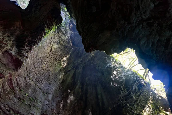 Γραφική Θέα Του Φωτός Στο Σπήλαιο — Φωτογραφία Αρχείου