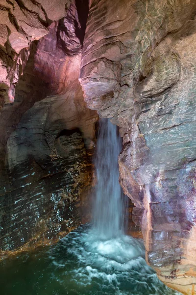 Γραφική Θέα Του Φωτός Στο Σπήλαιο — Φωτογραφία Αρχείου