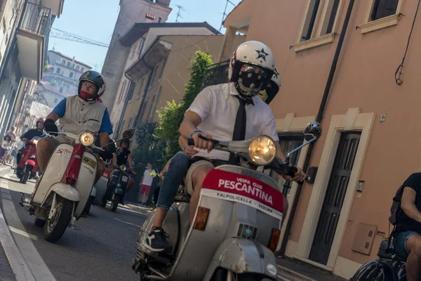 Pescantina Verona Itália Junho 2019 Motociclista Dirigindo Sua Vespa Encontro — Fotografia de Stock