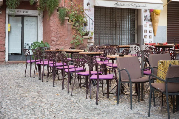 Empty Cafe Tables Chairs Street — Stock Photo, Image