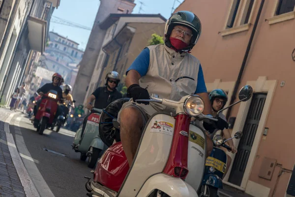 Pescantina Verona Itália Junho 2019 Motociclista Dirigindo Sua Vespa Encontro — Fotografia de Stock
