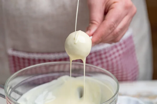 Cover Cake Melted White Chocolate Chocolate Cake Pops Sprinkles — Stock Photo, Image