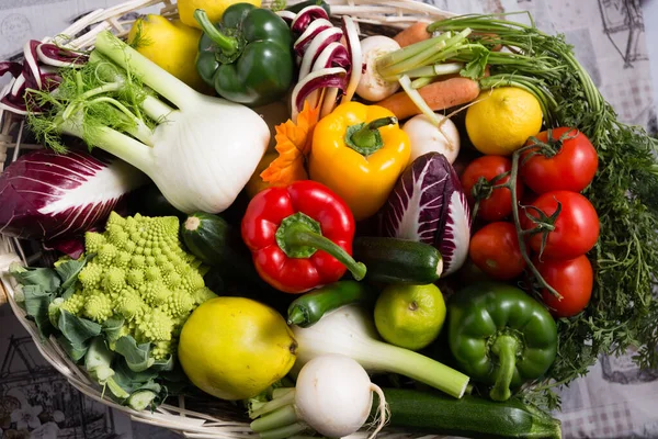 Canasta Verduras Diversas Concepto Alimentos Saludables — Foto de Stock
