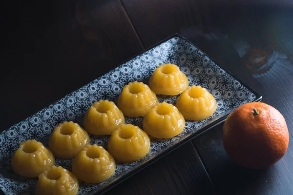 Süßes Mandarinen Dessert Auf Dem Teller — Stockfoto
