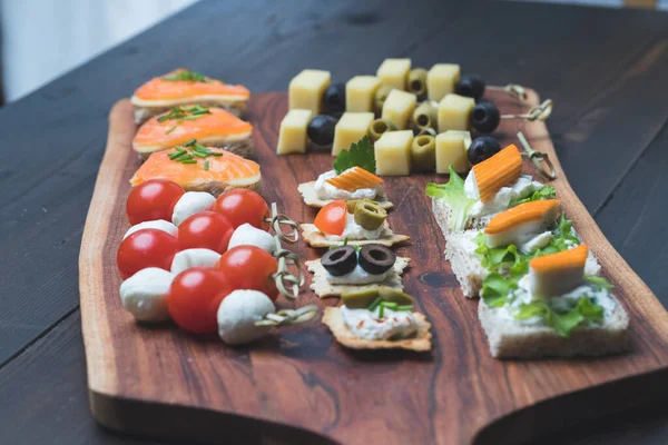 Various Bites Cutting Board — Stock Photo, Image