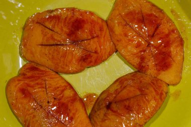 Pişirilmiş Cydonia oblonga, Karamelize edilmiş ayva tabağı