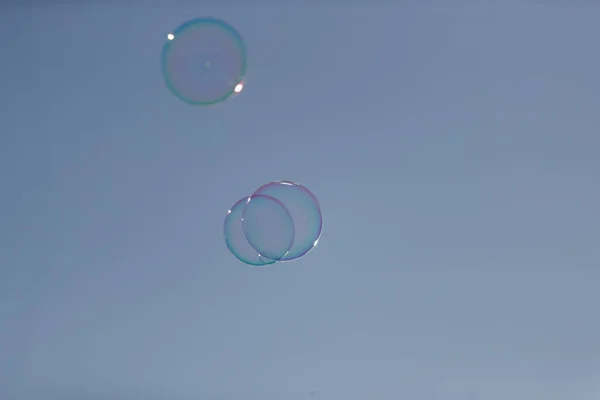 Sabun Gelembung Terhadap Langit Biru — Stok Foto