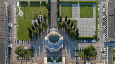 Mezarlığın tepesinden manzara, Verona 'da bir mezarlığın havadan görüntüsü.