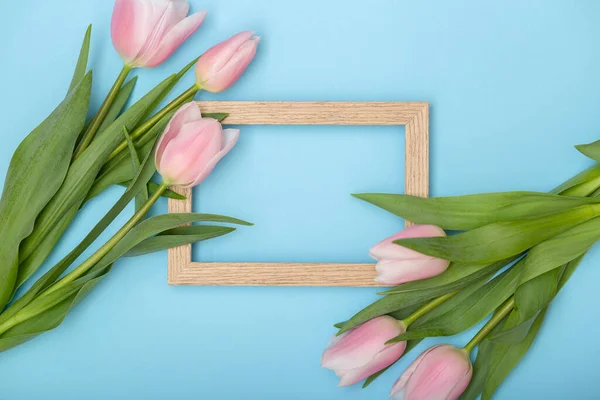 Tulp Bloemen Frame Blauwe Achtergrond Met Kopieerruimte Lente Gezellige Samenstelling — Stockfoto