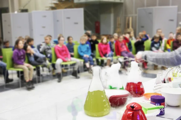 Hielo seco durante el experimento . — Foto de Stock