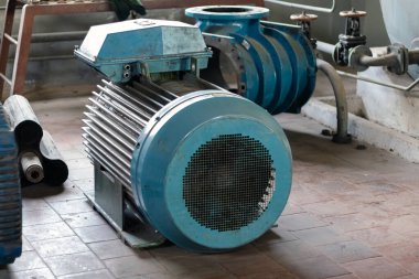 Endüstri. Kemer makara olmadan yüksek güçlü elektrikli motor. Arka plan.