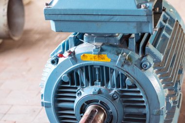 Endüstri. Kemer makara olmadan yüksek güçlü elektrikli motor. Yakın plan..