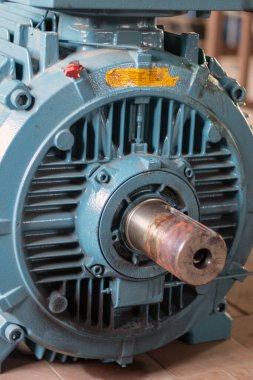 Endüstri. Kemer makara olmadan yüksek güçlü elektrikli motor. Yakın plan..