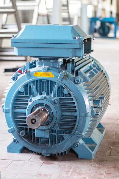 Endüstri. Kemer makara olmadan yüksek güçlü elektrikli motor. Yakın plan..