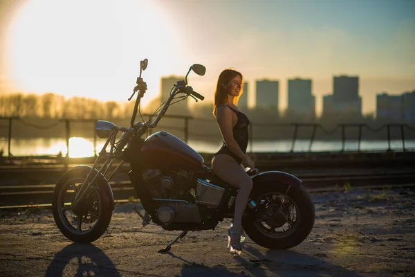 Red-haired woman in sexy lingerie in high heels sits on a motorcycle — Stock Photo, Image