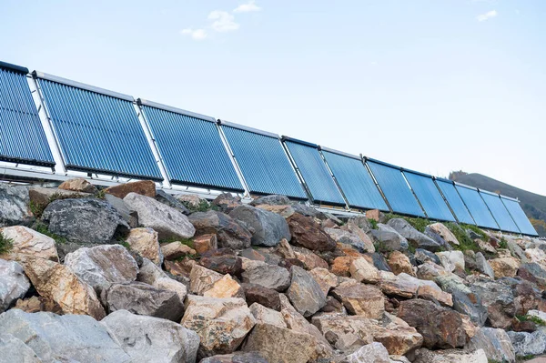 Närbild av solvärmesystem för vatten — Stockfoto