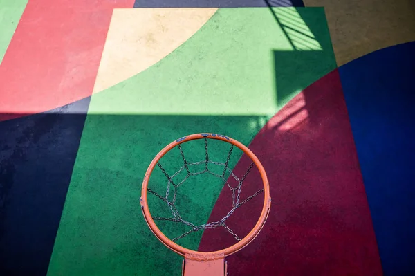 Vue du dessus d'un panier de basket vide — Photo