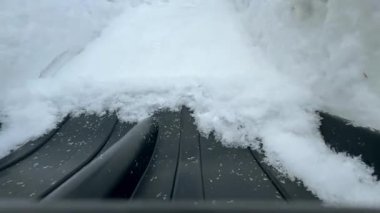 Kar küreğindeki kamera.