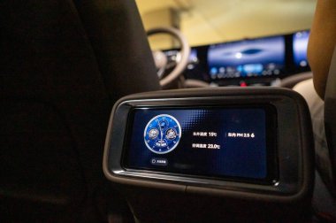 Dokunmatik ekranlı modern araba iç tasarımı