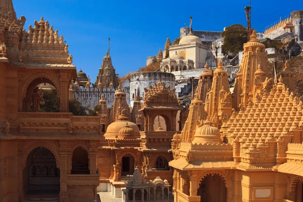 Templos de Jain en la cima de la colina de Shatrunjaya — Foto de Stock