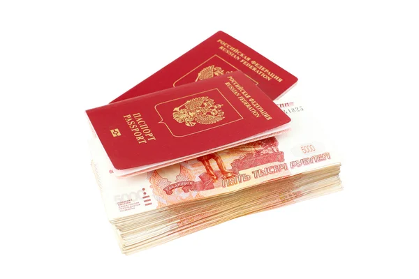 Паспорта и деньги — стоковое фото