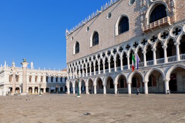 Campanile ve Doge Sarayı ile San Marco Meydanı. Venedik, İtalya