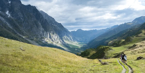 Hikers in Val Ferret — Stock Photo, Image