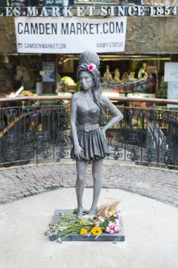 Amy winehouse heykeli
