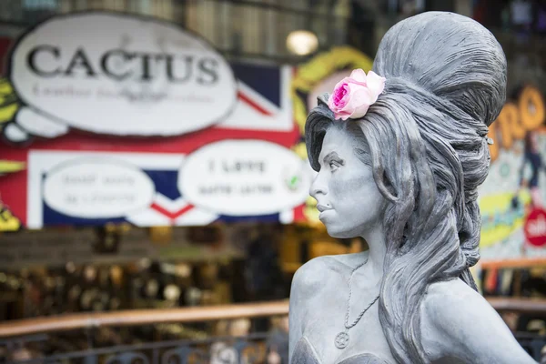 Amy winehouse statua — Zdjęcie stockowe