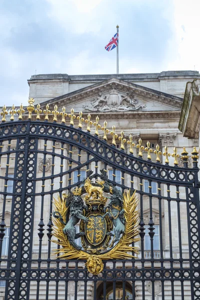 Buckingham Sarayı gates Stok Fotoğraf