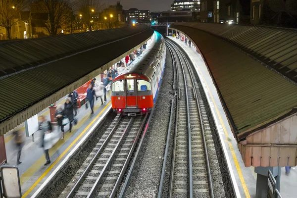 Undergrunnstog i London – stockfoto