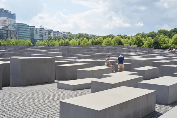 Öldürülen Avrupa Yahudilerinin anısına.