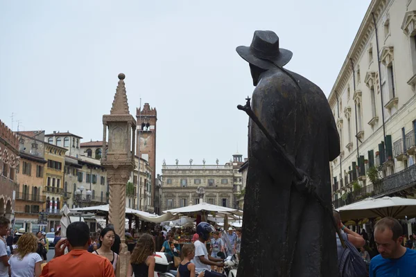 Poet Berto Barbarani statue — Stock Photo, Image